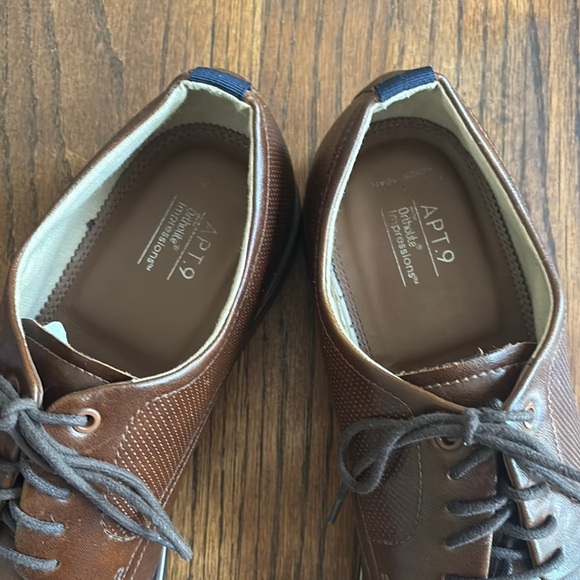 Apt. 9 Brown Leather Oxfords with Polished Finish - Picture 10 of 10